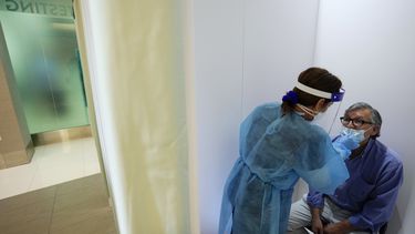 omicron se convierte en variante dominante de covid en miami