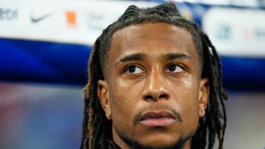 El delantero francés Michael Olise previo al partido contra Bélgica por la Liga de Naciones, el lunes 5 de octubre de 2026., en Saint-Denis. (AP Foto/Teresa Suárez)