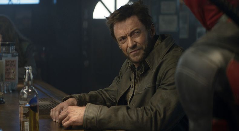 Esta imagen proporcionada por 20th Century Studios/Marvel Studios muestra a Hugh Jackman como Wolverine/Logan en una escena de Deadpool & Wolverine. (20th Century Studios/Marvel Studios via AP)