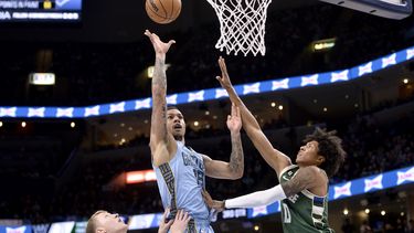 Grizzlies ganan 142-101 a Bucks; Morant logra triple doble