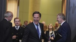 El secretario general de la OTAN, Mark Rutte, llega a una reunión de ministros de defensa de la OTAN en Bruselas, el jueves 5 de junio de 2025. (AP Foto/Virginia Mayo)