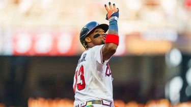 acuna celebra premio a jugador mas valioso debutando con jonron en venezuela