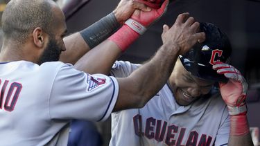 Guardianes se imponen a Yanquis en 10 innings; igualan serie
