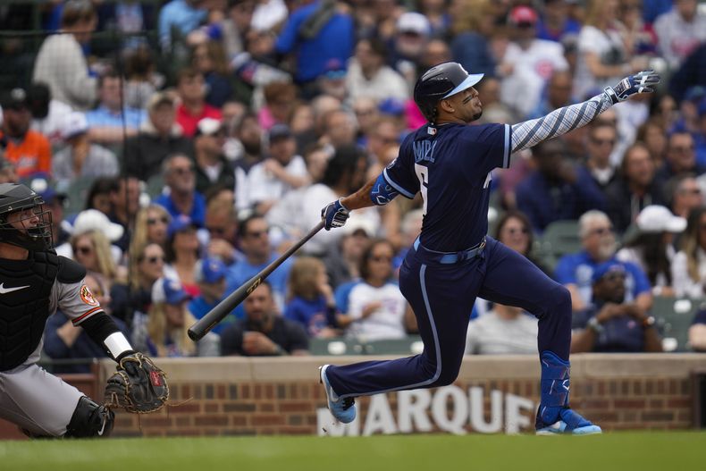 El dominicano Christopher Morel, de los Cachorros de Chicago, conecta un jonrón en la tercera entrada del partido ante los Orioles de Baltimore, el viernes 16 de junio de 2023, en Chicago. (AP Foto/Erin Hooley)