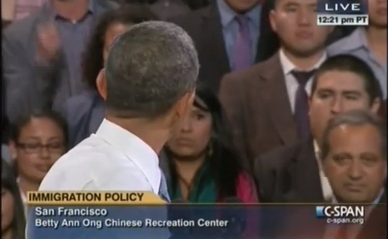 Un joven que presenciaba el discurso del presidente estadounidense sobre inmigración decidió hacer oir su voz; "Usted tiene el poder para hacerlo", le reclamó