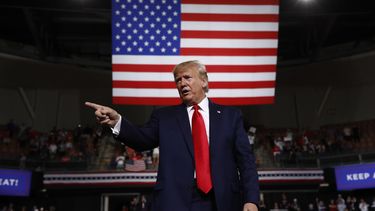 Más garrotes y menos zanahorias, la diplomacia de Trump