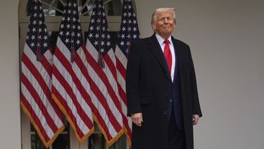 El presidente Donald Trump parte tras firmar una orden ejecutiva en un evento para anunciar nuevos aranceles, en la Rosaleda de la Casa Blanca, el miércoles 2 de abril de 2025, en Washington. (AP Foto/Evan Vucci)
