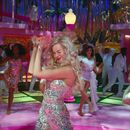 En esta imagen proporcionada por Warner Bros. Pictures, Margot Robbie en una escena de Barbie. (Warner Bros. Pictures via AP)