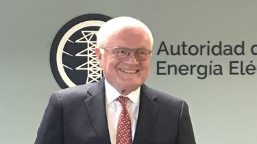 la fortaleza ordena revision de contrato de asesor de walter higgins