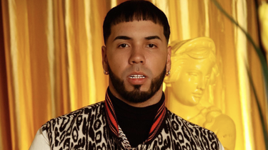 anuel le propuso matrimonio a su criticada novia yailin