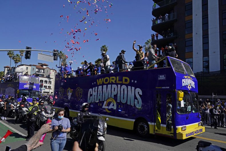 DEP-NFL RAMS-DESFILE