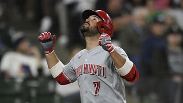 Mariners reciben a Winker y Suárez en canje con los Rojos