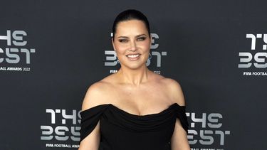 Críticas a FIFA por contratación de supermodelo brasileña