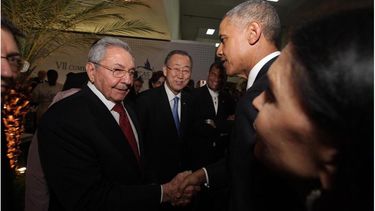 obama y castro se reuniran hoy para sellar el historico acercamiento