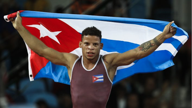 luchador ismael borrero gana el primer oro de cuba en rio