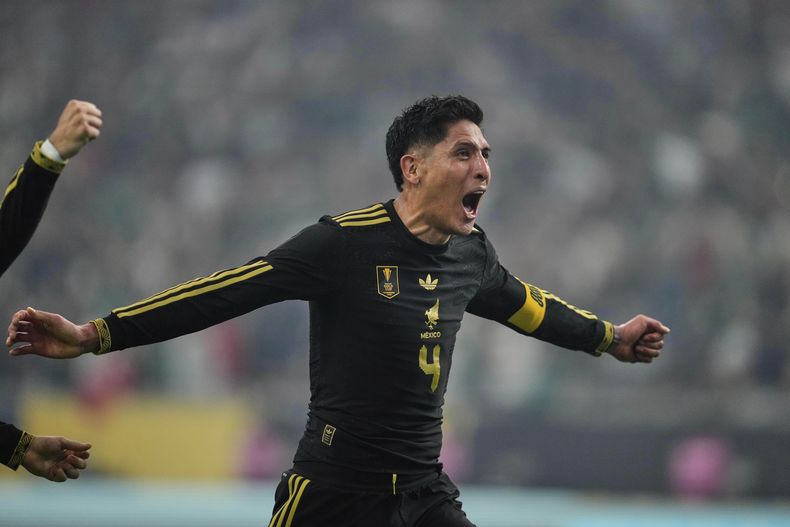 Edson Álvarez (4), de la Selección Mexicana de Fútbol, celebra después de anotar el segundo gol del Tri frente a Estados Unidos, en el segundo tiempo de la Final de la Copa Oro de CONCACAF, el domingo 6 de julio de 2025, en Houston. (AP Foto/Ashley Landis)