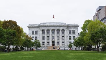 gerente de morgue de la escuela de medicina de harvard senalado en robo y venta de restos humanos