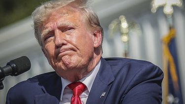 ARCHIVO - El expresidente Donald Trump hace una pausa antes de concluir sus declaraciones en un mitin el 25 de septiembre de 2023, en Summerville, Carolina del Sur. (AP Foto/Artie Walker Jr., archivo)