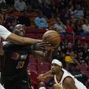 Adebayo consigue 30 puntos y Heat doblega a Cavs