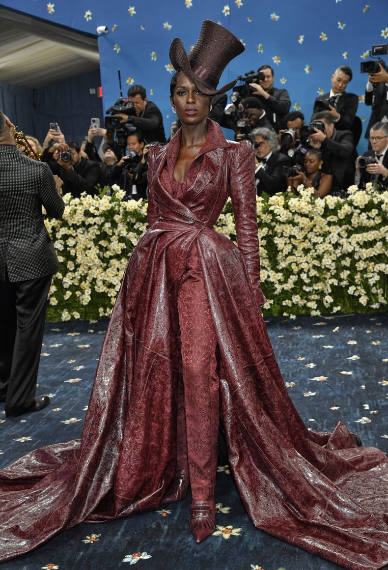 Jodie Turner-Smith asiste a la gala benéfica del Instituto del Vestido del Museo Metropolitano de Arte que celebra la inauguración de la exposición Superfine: Tailoring Black Style el lunes 5 de mayo de 2025, en Nueva York. (Foto Evan Agostini/Invision/AP)