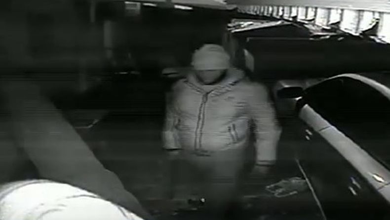 La policía de Miami Dade dio a conocer un revelador video en donde se ve a dos sujetos mientras aparentemente se preparan para incendiar en forma premeditada un negocio ubicado en el noroeste de Miami.