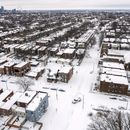 ARCHIVO - Una camioneta tipo pickup conduce por calles cubiertas de nieve tras una tormenta invernal, el 6 de enero de 2025, en San Luis. (AP Foto/Jeff Roberson, archivo)