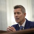 El exrepresentante republicano Sean Duffy da su testimonio ante la Comisión de Comercio, Ciencia y Transporte del Senado en el Capitolio en Washington, el miércoles 15 de enero de 2025, para su nominación a ser secretario de Transporte. (AP Foto/Susan Walsh)