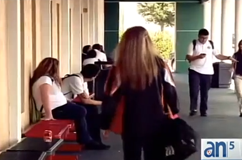 La junta escolar del condado Miami Dade votó en contra de la propuesta que permitiría a directores y superintendentes escolares a autorizar a ciertos profesores y empleados escolares entrenados a utilizar armas ocultas en las escuelas como medida de segur