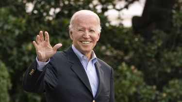 Biden se hace a un lado y deja a senadores trabajar
