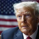 ARCHIVO - El expresidente de EEUU Donald Trump habla con partidarios en el Westside Conservative Breakfast el 1 de junio de 2023 en Des Moines, Iowa. (AP Foto/Charlie Neibergall, Archivo)