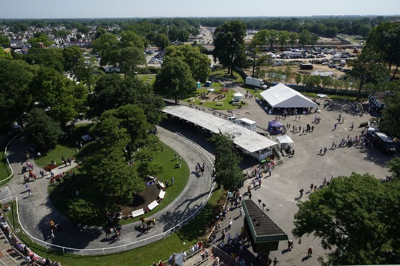 ARCHIVO -Vista del hipódromo de Belmont Park previo a la edición 153 del Belmont Stakes, el sábado 5 de junio de 2021, en Elmont, Nueva York. (AP Foto/Eduardo Múñoz Álvarez)