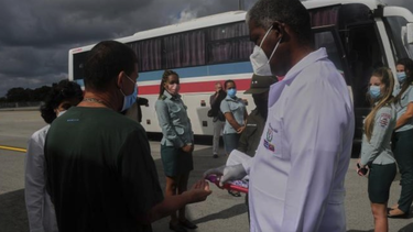 llega a la habana primer vuelo con cubanos deportados desde miami