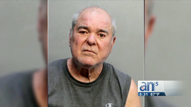 un anciano residente en miami fue arrestado despues de golpear a su esposa