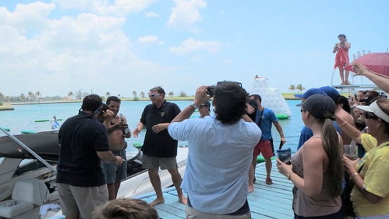 Además de ser el mejor golfista de la isla, Antonio Castro Soto del Valle "Tony", a bordo de la embarcación "Santy", y sin que su nombre apareciera en la prensa, se destacó como pescador con un Dorado de 40,5 libras