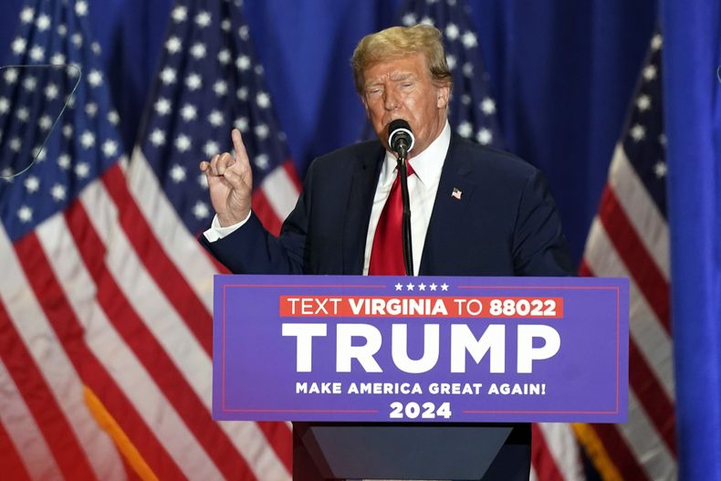 ARCHIVO - El precandidato republicano y expresidente Donald Trump habla en un mitin el sábado 2 de marzo de 2024, en Richmond, Virginia. Los herederos de Sinead OConnor pidieron a Donald Trump dejar de usar su música en sus mítines de campaña argumentando que la cantante lo consideraba un diablo bíblico. (Foto AP/Steve Helber, archivo)