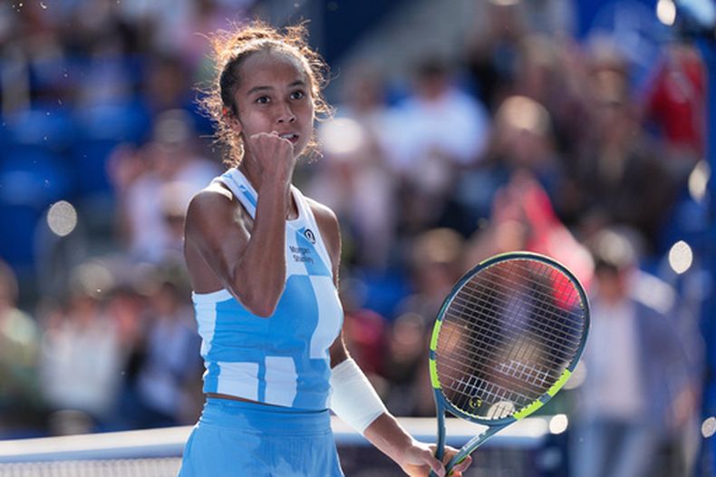 La canadiense Leylah Fernandez reacciona durante el partido de semifinales del Abierto de Japón ante la uzbeca Kamilla Rakhimova el sábado 31 de octubre del 2026. (AP Foto/Eugene Hoshiko)