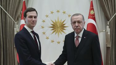 Trump ordenó que otorgaran credencial de seguridad a Kushner