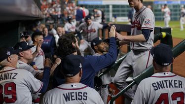 los bravos de atlanta vencen 7-0 a los astros de houston y ganan la serie mundial por 1ra vez desde 1995