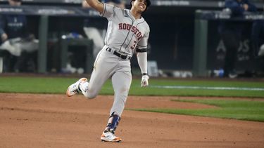 Astros avanzan tras maratón de 18 innings ante Marineros