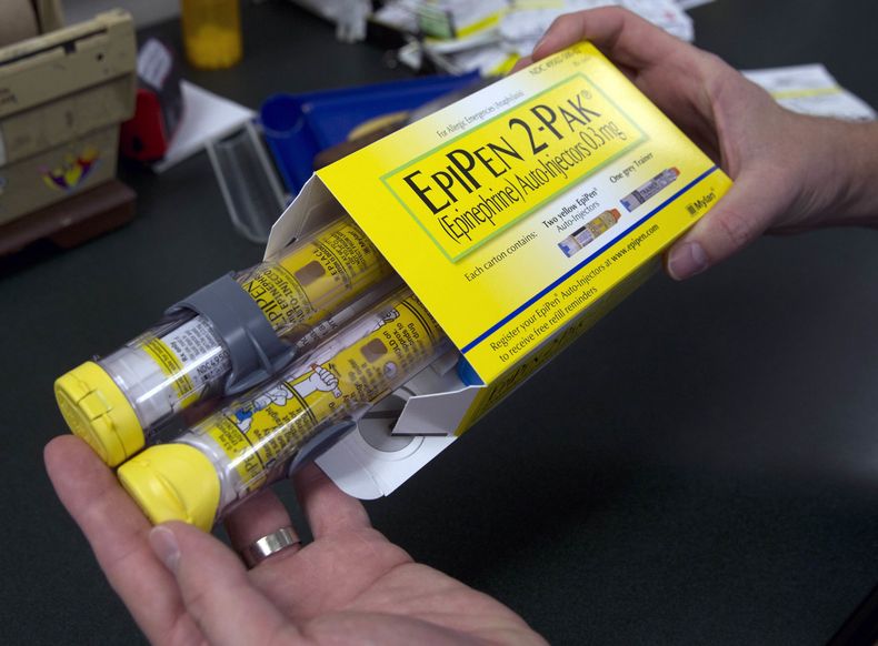 AMN-MED_MYLAN-EPIPEN-CONGRESO-0.jpg