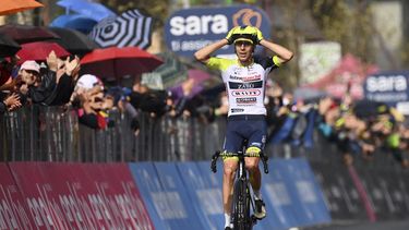 Hirt gana la 16ma etapa, Carapaz sigue liderando el Giro