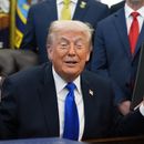 El presidente Donald Trump habla con los periodistas en el Despacho Oval de la Casa Blanca, el jueves 30 de abril de 2026, en Washington. (Foto AP/Alex Brandon)