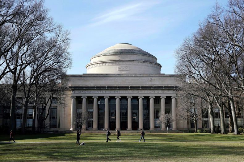 El Instituto Tecnológico de Massachusetts en Cambridge, Massachusetts, el 3 de abril del 2017. (AP foto/Charles Krupa)