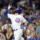 Dansby Swanson, de los Cachorros de Chicago, festeja su jonrón de dos carreras en el juego ante los Rojos de Cincinnati, el martes 1 de agosto de 2023 (AP Foto/Charles Rex Arbogast)