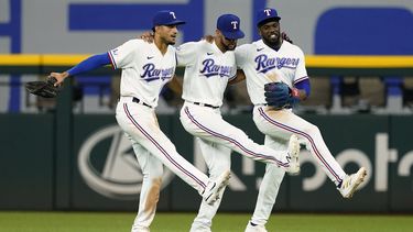 Lowe dispara jonrón; Rangers aplastan a Atléticos
