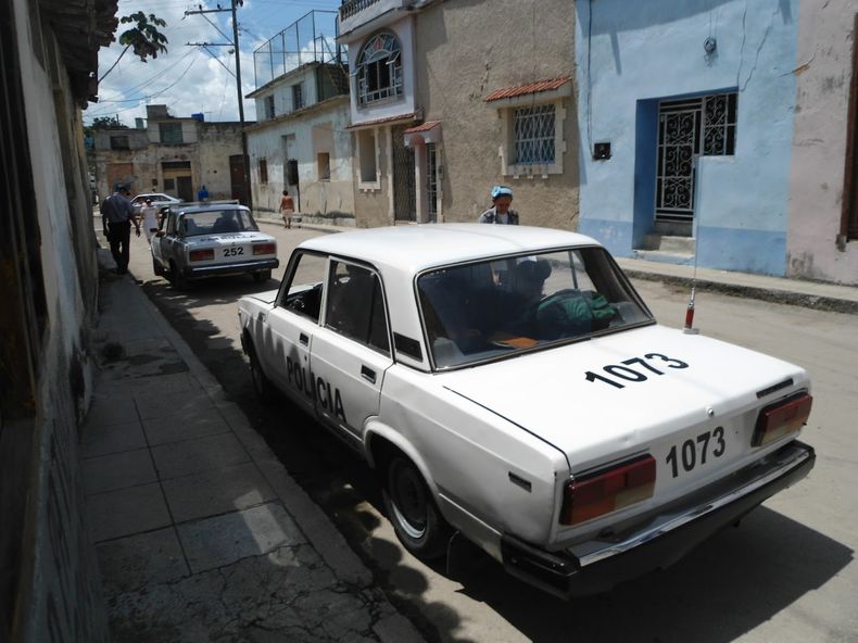 patrulla policia cuba.JPG