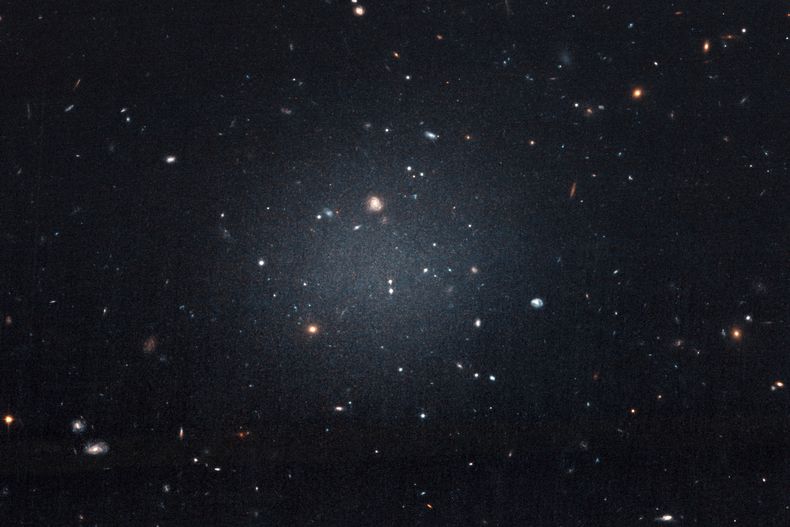 AMN-CIE_MATERIA_OSCURA_AUSENTE-0.jpg