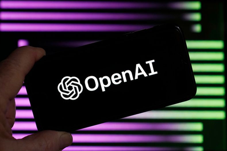 El logo de OpenAI en un teléfono celular en Nueva York el 31 de enero del 2023. (AP foto/Richard Drew)