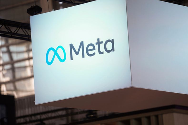 ARCHIVO - El logotipo de Meta en la feria Vivatech de París el 14 de junio de 2023. (AP Foto/Thibault Camus/Archivo)