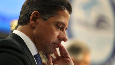 alberto carvalho ganara un salario de $440 al ano como superintendente de los angeles